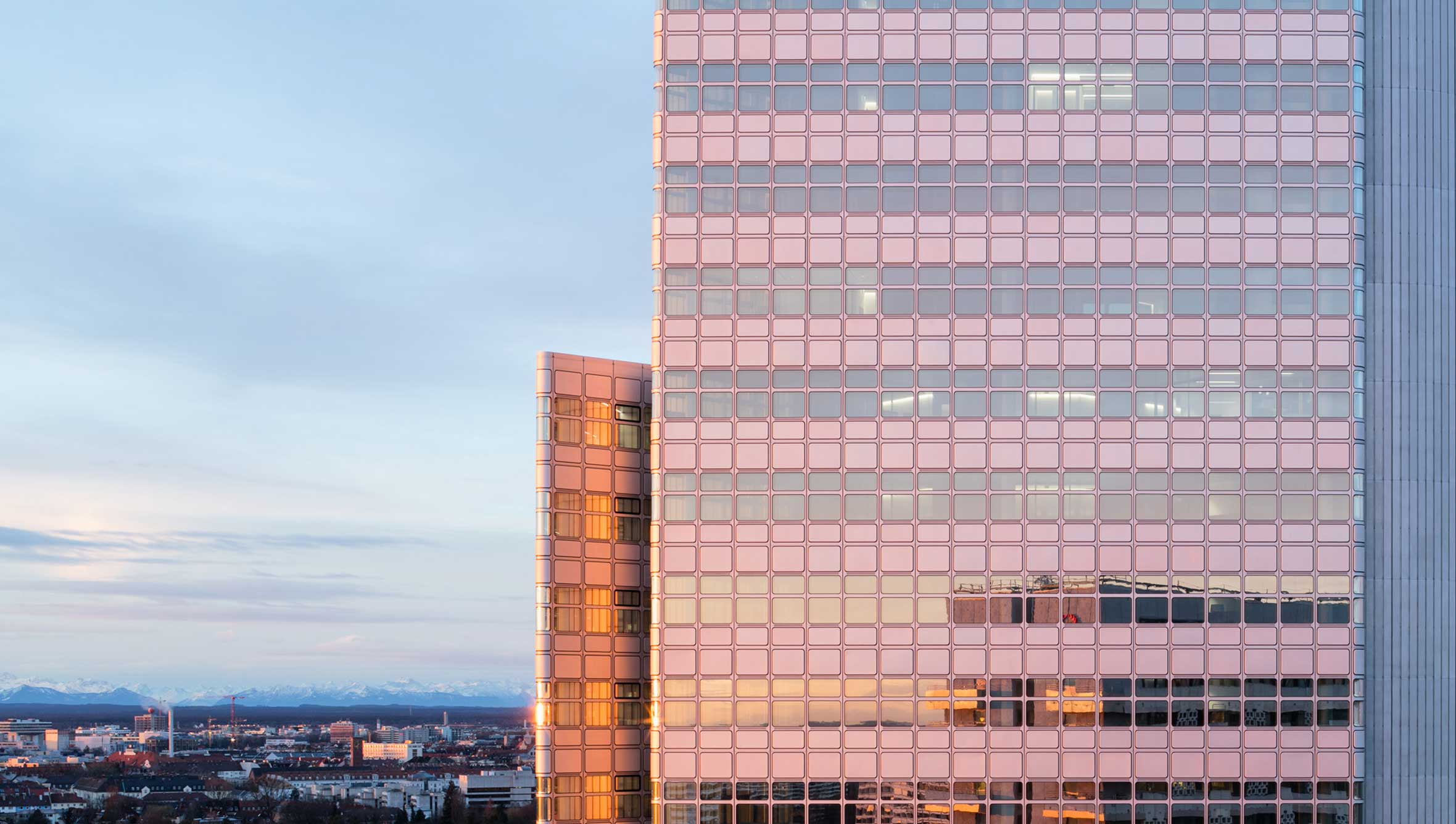 HVB Tower im Sonnenuntergang
