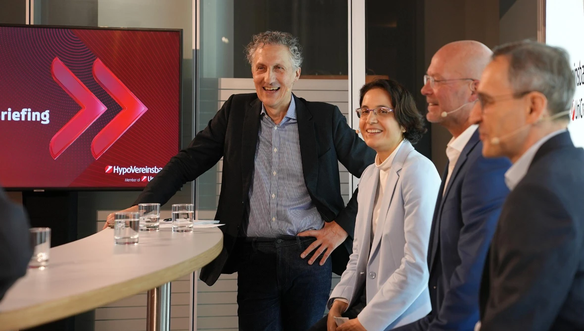 Podiumsdiskussion bei der HypoVereinsbank aus Seitenperspektive