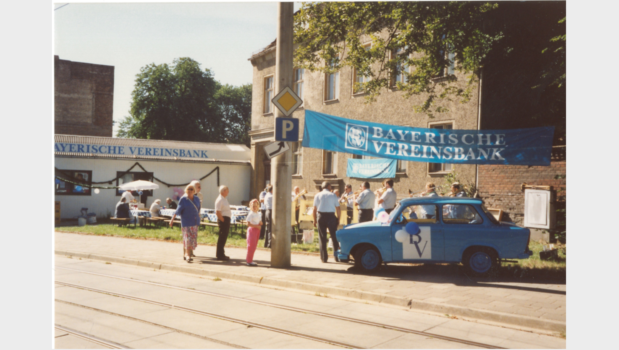 Nach der Wende 1989/1990 baute die Bayerische Vereinsbank in den neuen Bundesländern zügig ein Filialnetz auf.