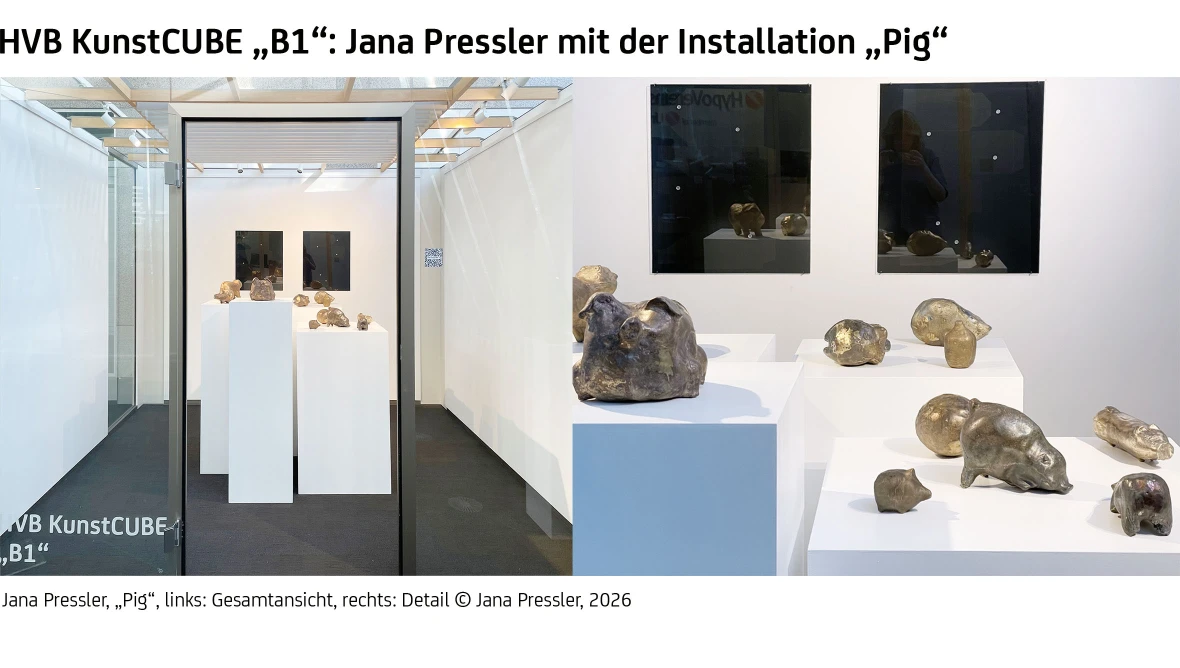 Zweigeteiltes Bild mit Sockel und Bronzeobjekten, rechts Detail von Bronzeobjekten und im Hintergrund schwarze Fotografien