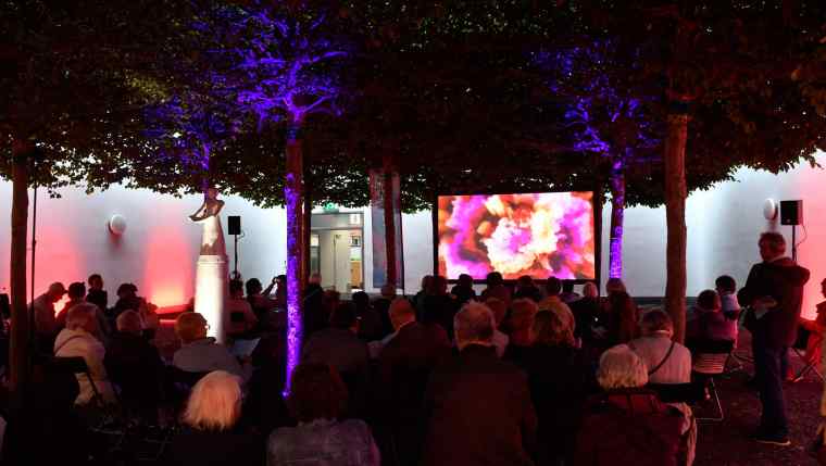 Portrait Wayne McGregor Audiovisuelle Live-Übertragung aus dem Nationaltheater im Amirahof