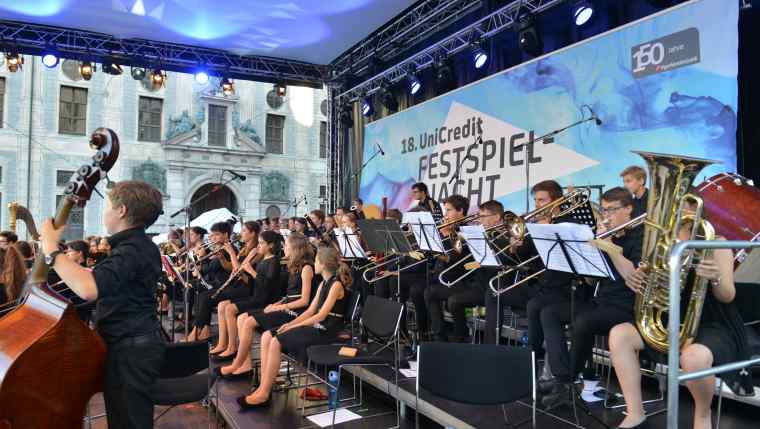 ATTACCA – Jugendorchester des Bayerischen Staatsorchesters auf der Open-Air-Bühne am Odeonsplatz