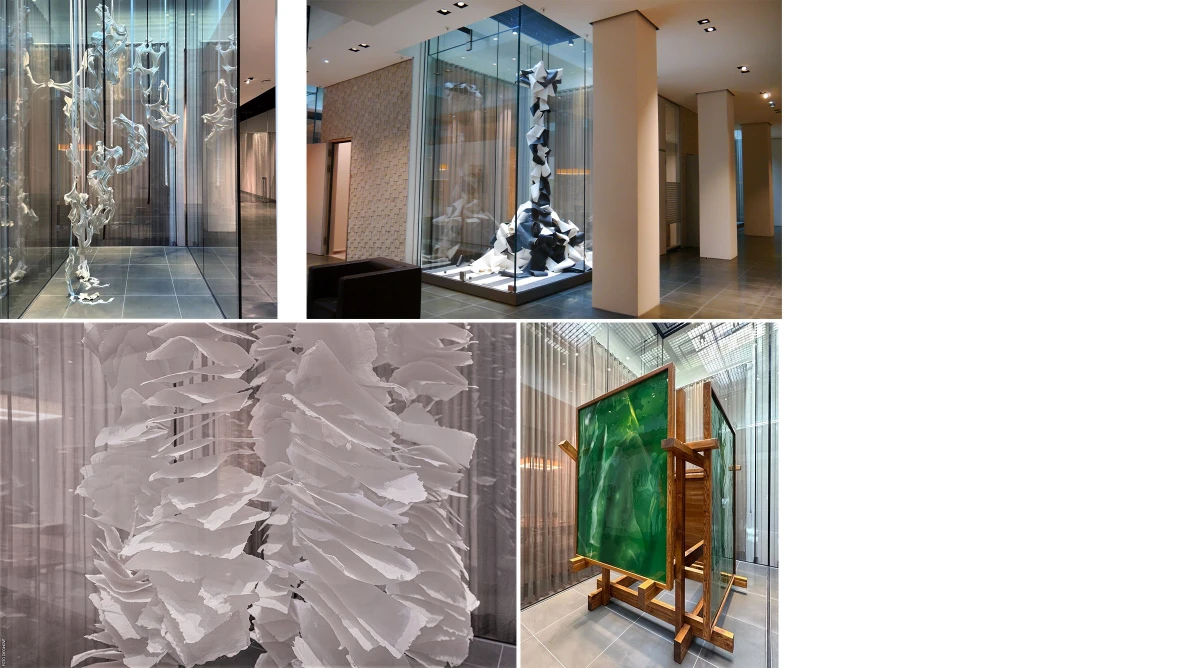 Vier verschiedene Kunstinstallationen aus Glas und abstrakten Formen in verglasten Innenräumen.